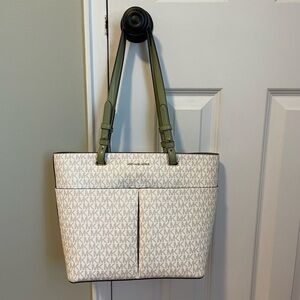 Michael Kors Bedford Pocket Tote - Medium
